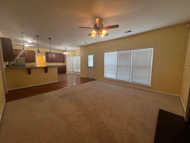 Building Photo - 565 Batty Way