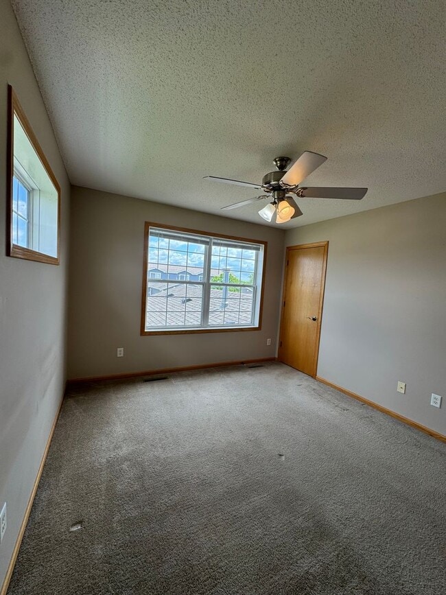 Building Photo - Townhome SW Rochester Mn 2 bedroom 2 bath ...