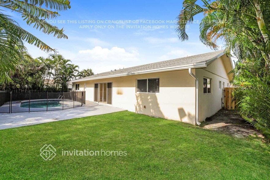 Building Photo - 228 NE 25th St