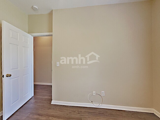 Building Photo - 1523 Cardinal Ln