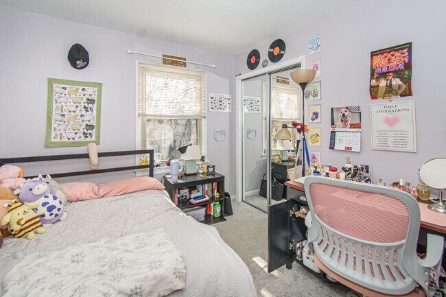 Building Photo - Charming 3 Bed 3.5 Bath Townhome