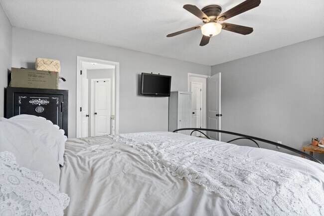 Building Photo - 4 Bedroom Pet Friend Home For Rent Near Dotsonville Road!