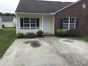 Building Photo - 2-Bedroom 2-Bath Renovated Duplex