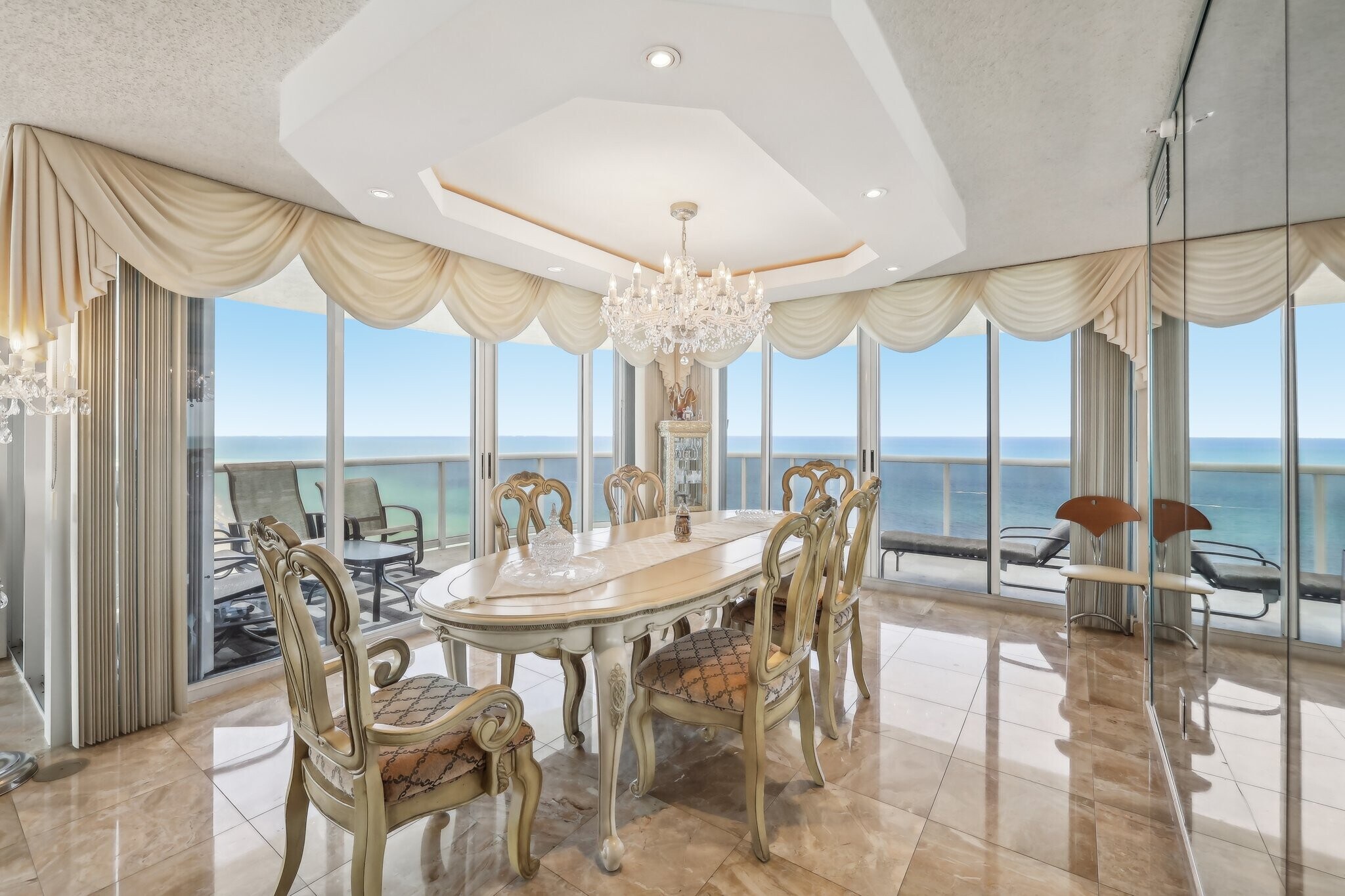 Building Photo - 16711 Collins Ave