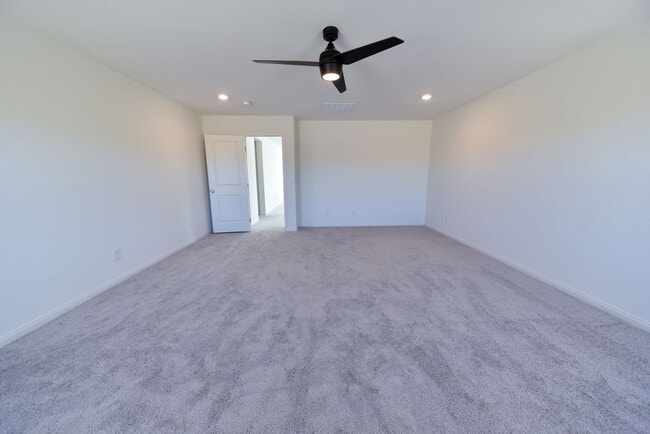 Building Photo - 5 Bed 3 1/2 Bath,  Beautiful home in gated community!