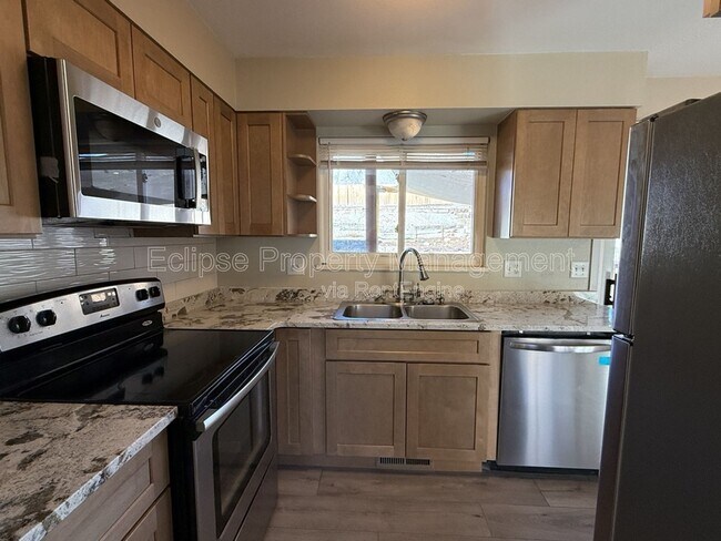 Building Photo - 2810.5 Bookcliff Ave