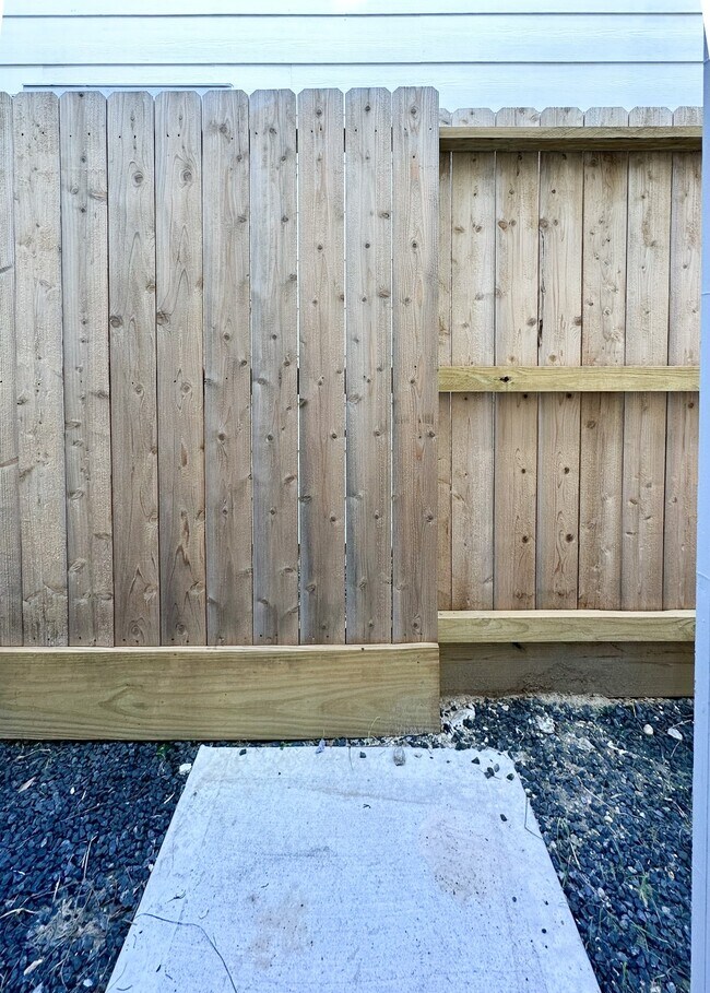 Building Photo - 9007 Lonestar Creekbend Ln