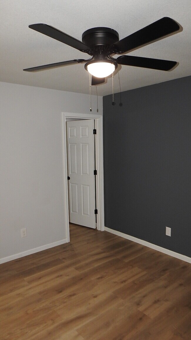 Building Photo - Newer Build - 3 bed -2bath Home in Indepen...