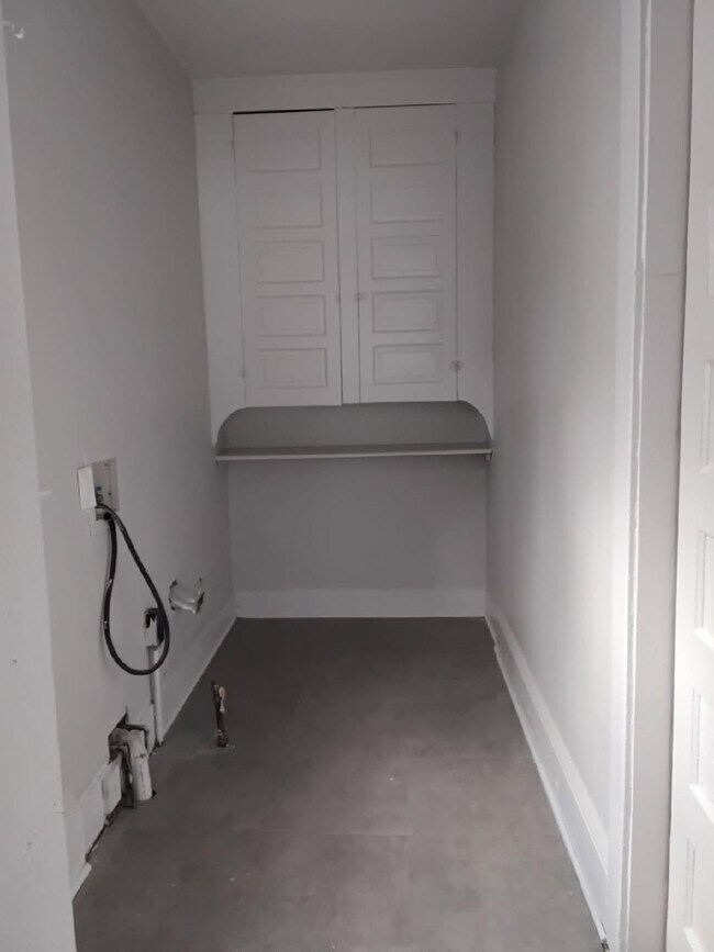 Building Photo - 2215 E 80th St