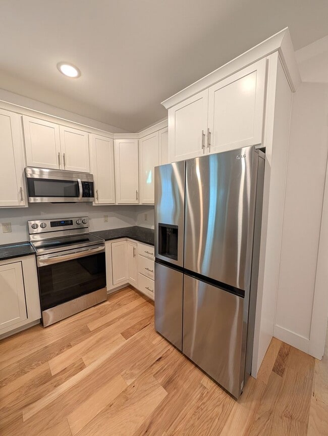 Building Photo - Weaverville Rental