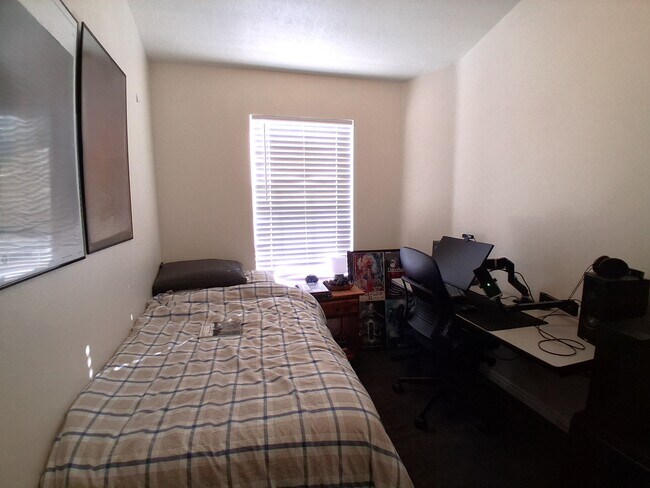 Building Photo - 879 E 350 N