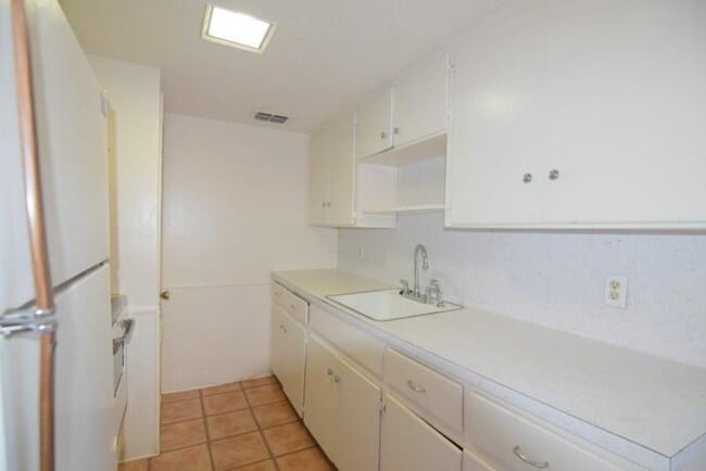 Building Photo - 3707 Tom Green St