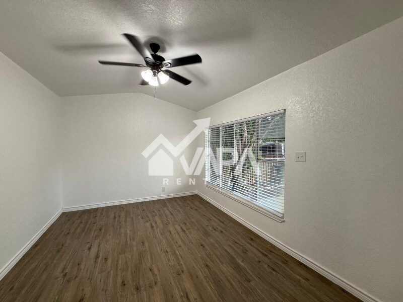 Building Photo - 530 Artemis Dr
