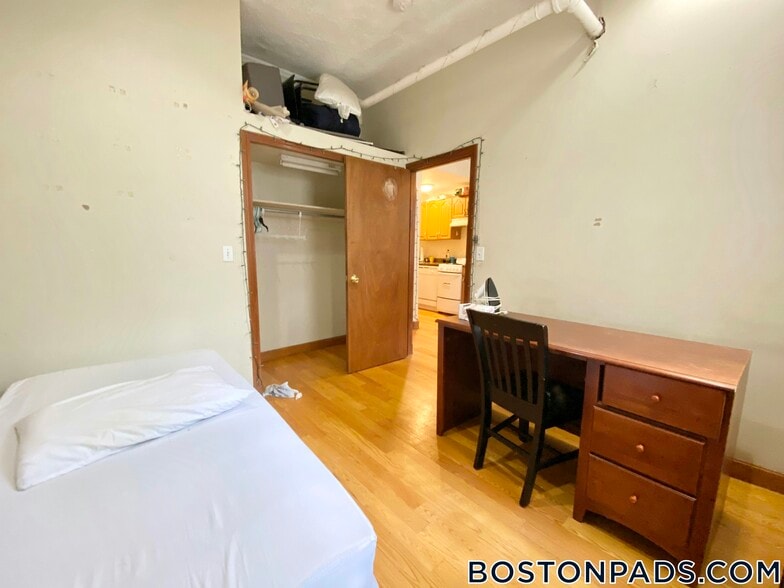 Building Photo - 204 Hemenway St