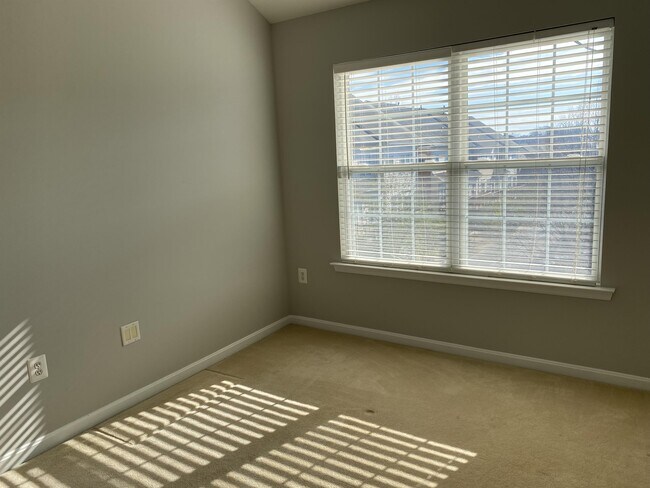 Building Photo - 13851 Palisades St