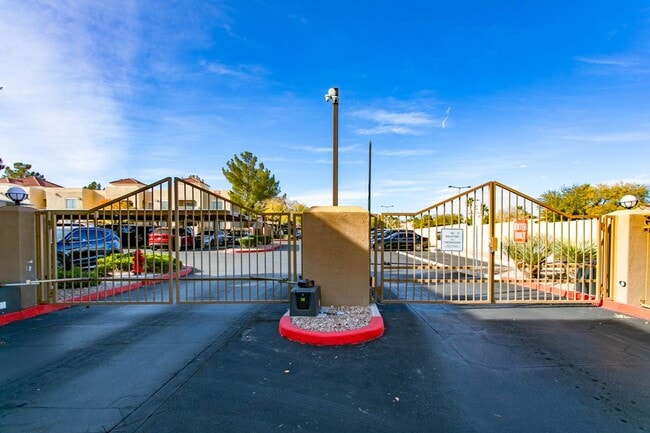 Building Photo - Beautiful Summerlin 1 Bed Condo