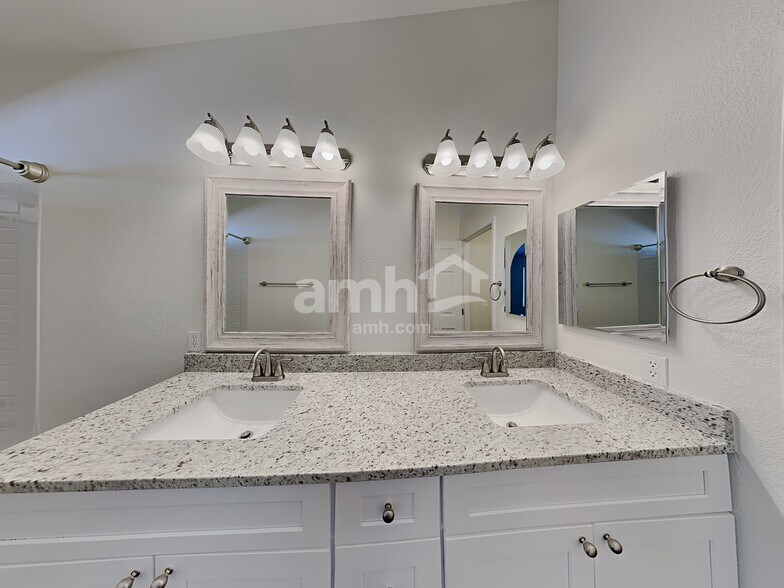 Building Photo - 7975 S New Abbey Dr