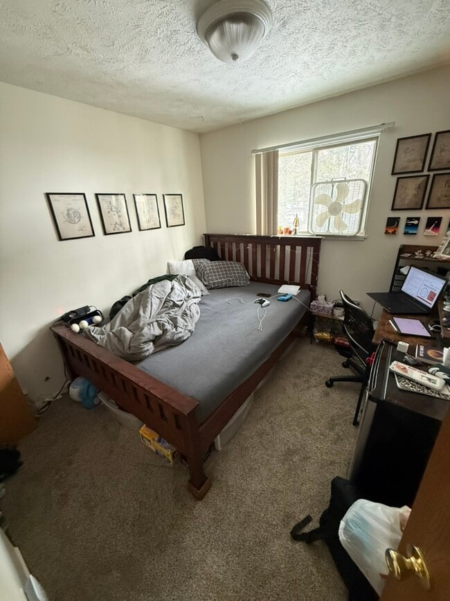 Building Photo - 805 Hicks Dr