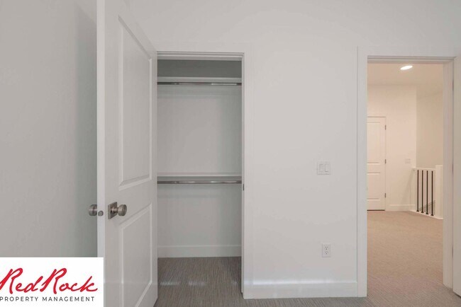 Building Photo - 3 Bedroom Townhome in Washington Fields wi...