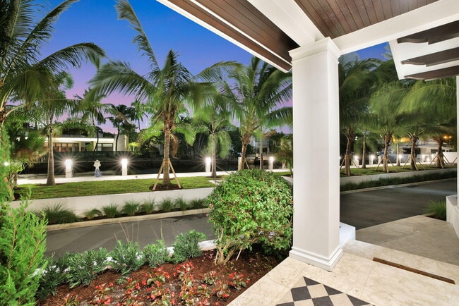 Building Photo - 400 Mola Ave