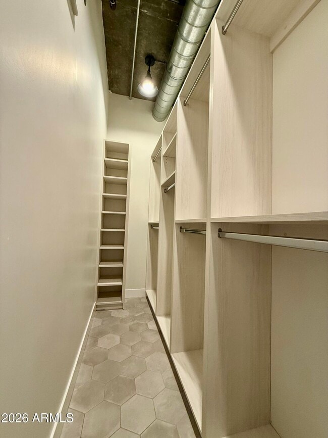 Building Photo - 21 E 6th St