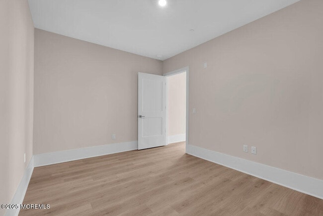 Building Photo - 218 3rd Ave