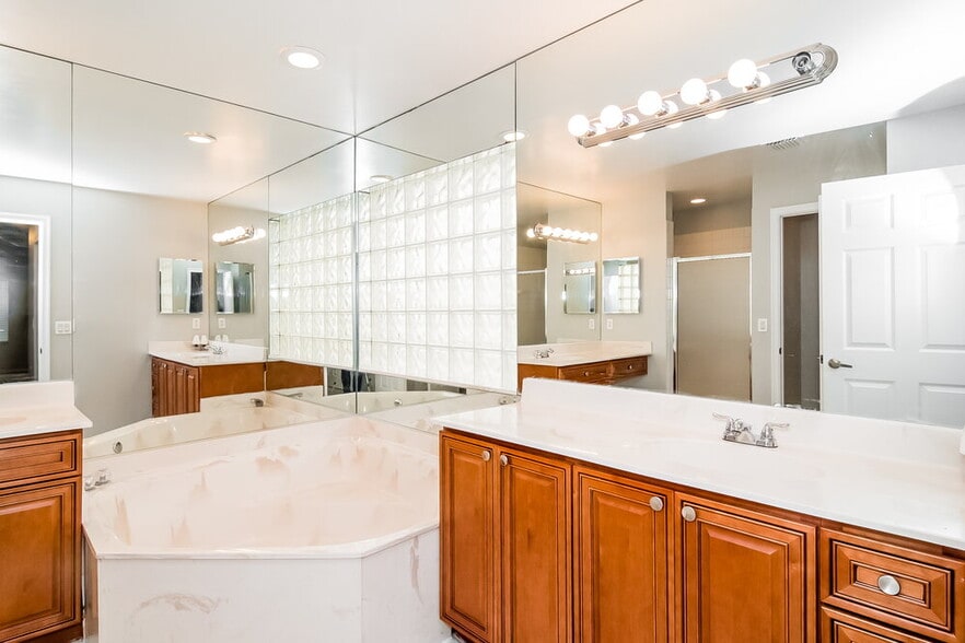 Building Photo - 23410 Serene Meadow Dr S