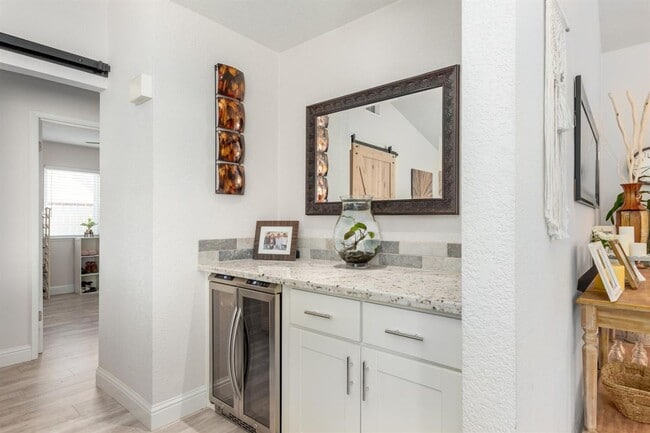 Building Photo - Updated 3 bedroom home in Ridgepoint Area