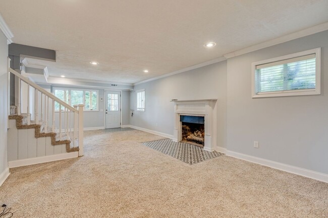 Building Photo - 4 Bedroom / 4 Bath Home for Rent! Kingspor...