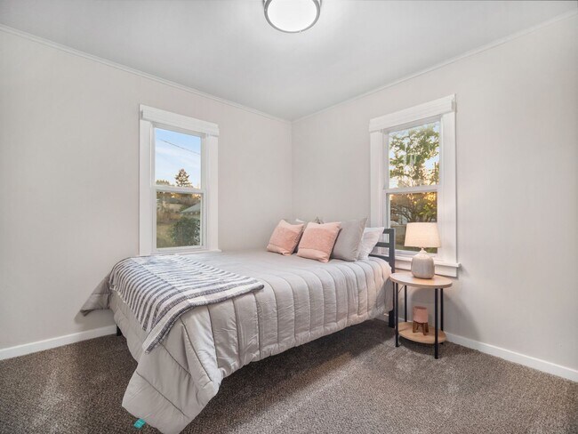 Building Photo - Millwood 2 bedroom condo