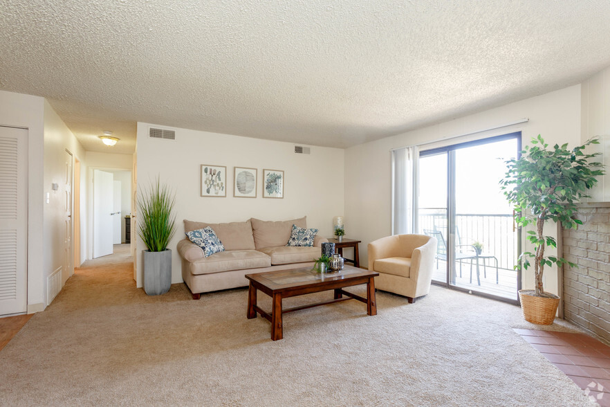 2BD, 2BA - 1060 SF - Castlegate