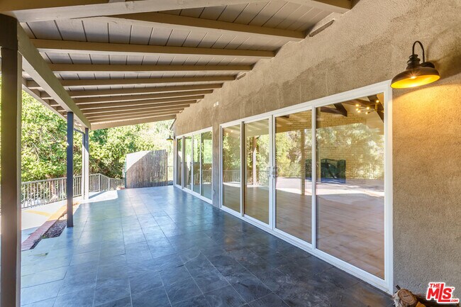 Building Photo - 835 Camino Santos Reyes