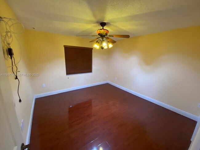 Building Photo - 10934 SW 146th Ave