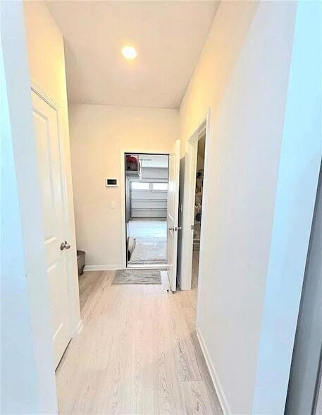 Building Photo - 327 Vly Oak Dr