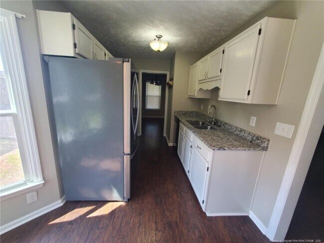 Building Photo - 1734 Winnabow Dr