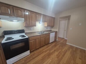 Building Photo - 896 Wescott Square