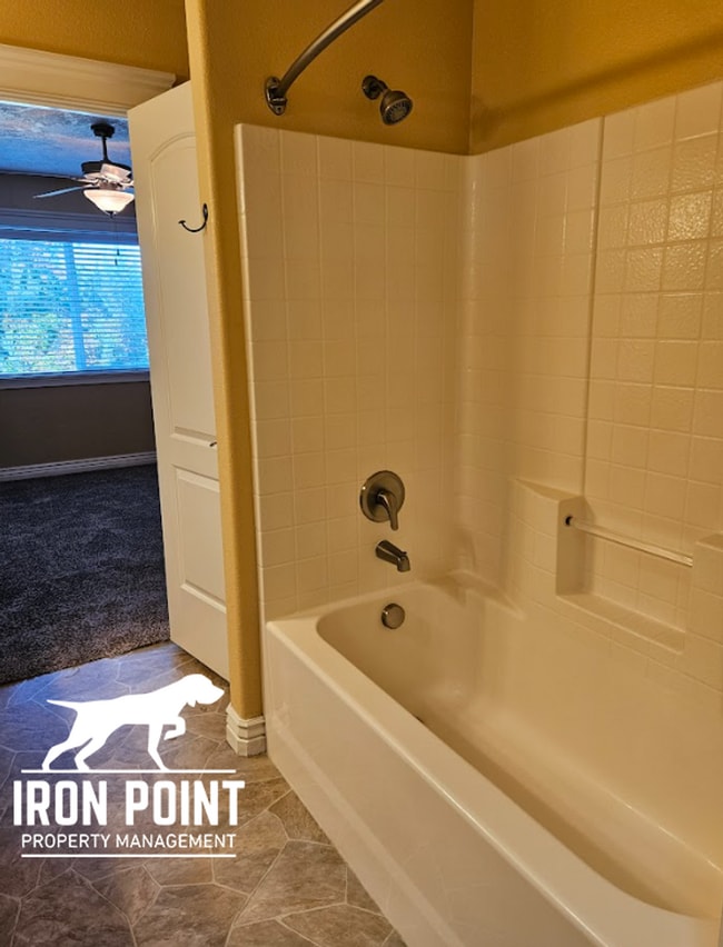 Building Photo - 3/2.5 in Boise-2 Car Garage, Fireplace, Vaulted Ceilings, Landscaping Included.