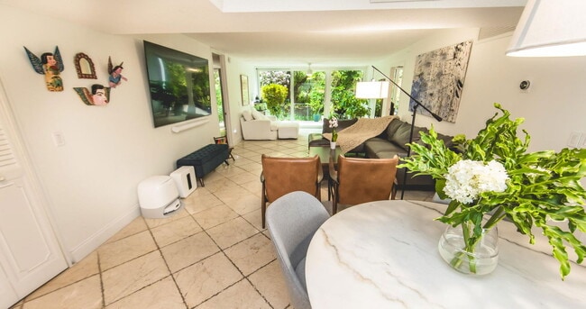 Building Photo - 501 SW 11th Pl