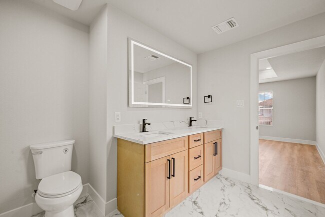 Building Photo - BEAUTIFUL 4 BEDROOM PROPERTY LOCATED IN BU...