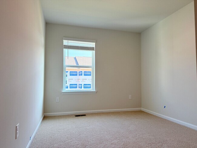 Building Photo - 529 Colette St