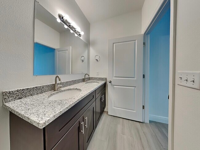 Building Photo - 209 Marion Oaks Manor
