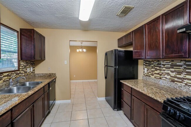 Building Photo - 20406 Oak Limb Ct