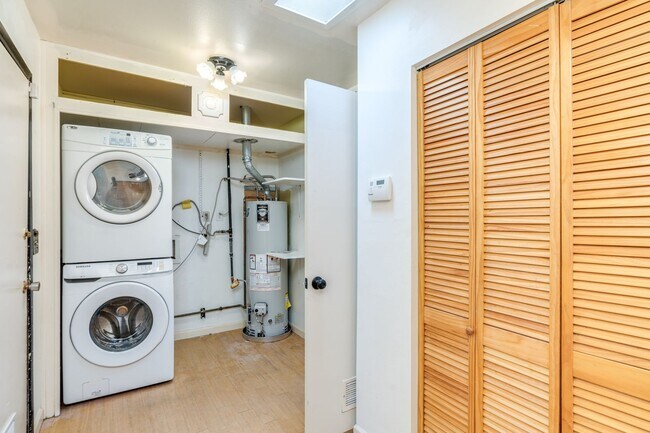 Building Photo - Great East Side Location 4 Bed/2 Bath Home