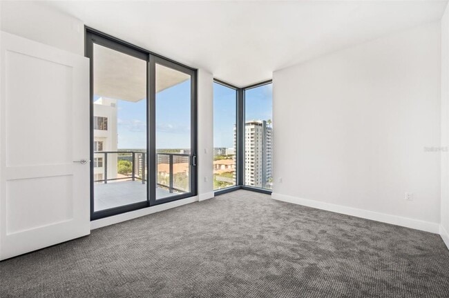 Building Photo - 301 1st St S