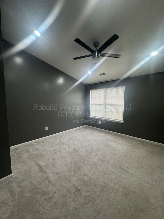 Building Photo - 54 Royalty Cir