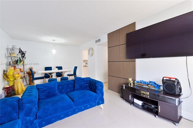 Building Photo - 7419 SW 152nd Ave