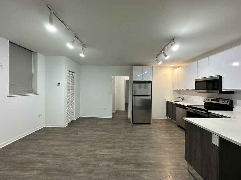 Building Photo - 940 W Winona St