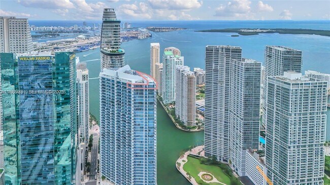 Building Photo - 200 Biscayne Blvd Way