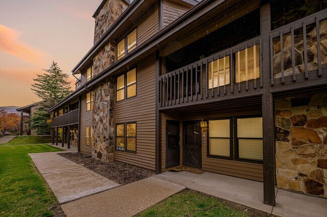 Building Photo - 3615 N Wolf Creek Dr