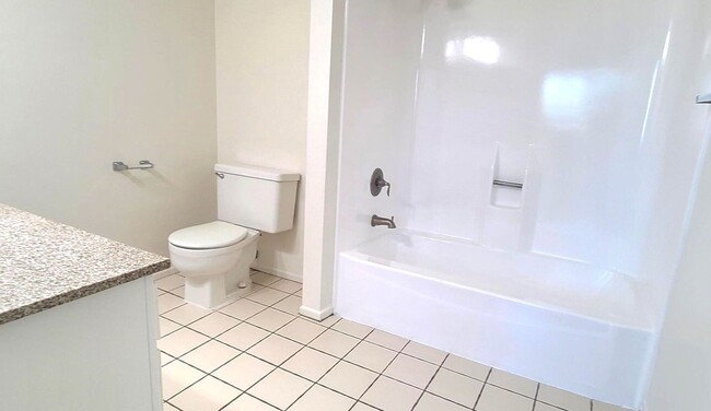 Building Photo - Townhome - 3 bedrooms + 2.5 bathrooms.  AV...